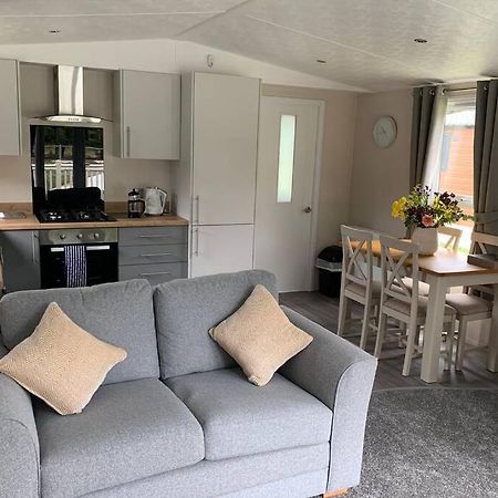 Nightingale Lodge With Hot Tub Barmby on the Moor المظهر الخارجي الصورة