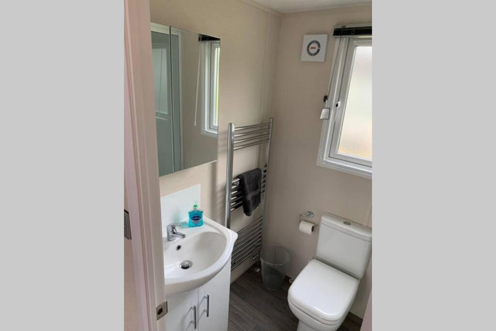 Nightingale Lodge With Hot Tub Barmby on the Moor المظهر الخارجي الصورة