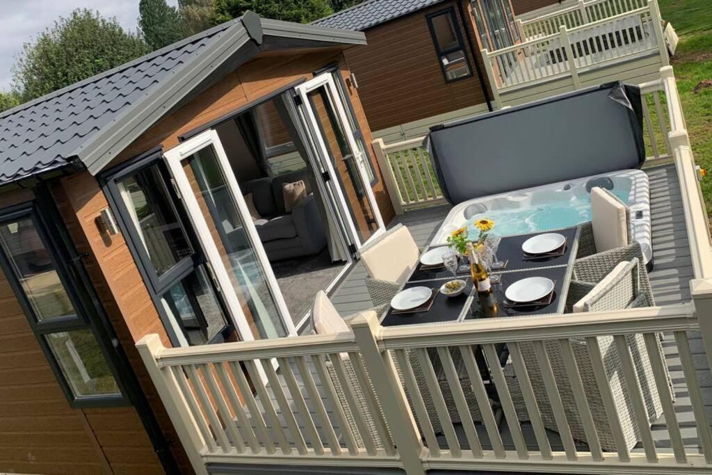 Nightingale Lodge With Hot Tub Barmby on the Moor المظهر الخارجي الصورة